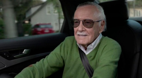Stan Lee llega a dar clases de "cameo" en un Audi S8